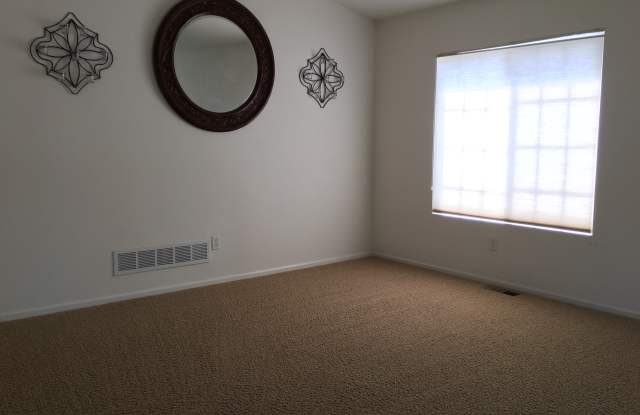 1463 Hickory Dr Gallery 2