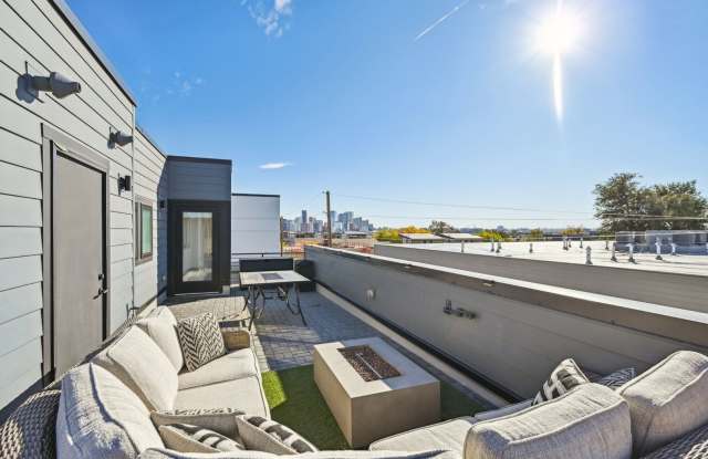 Modern End-Unit Townhome with Furnished Rooftop + City & Mountain Views | Jefferson Park photos photos