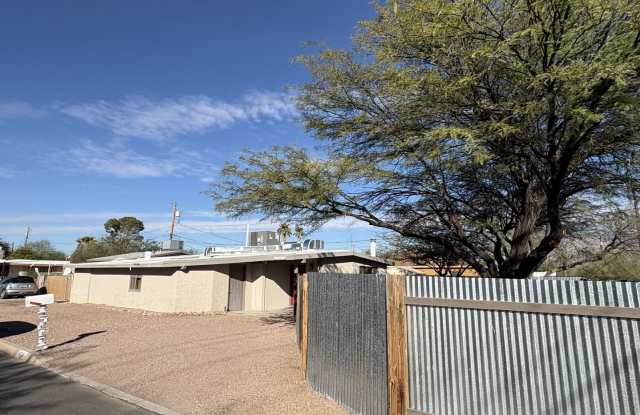 Great central location on cul-de-sac photos photos