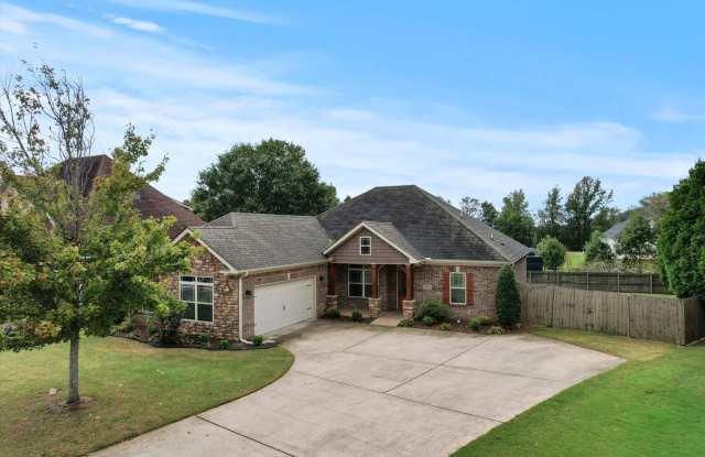 Fenced Yard! Storm Shelter! Conveniently located to Madison and Athens! photos photos