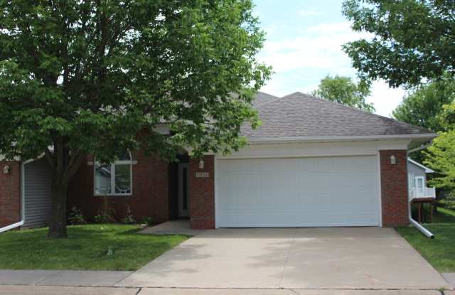 AVAILABLE JULY 2026!!! Incredible 3 bedroom, 2-1/2 bath duplex style condominium on Iowa City East Side photos photos AVAILABLE JULY 2026!!! Incredible 3 bedroom, 2-1/2 bath duplex style condominium on Iowa City East Side photos photos