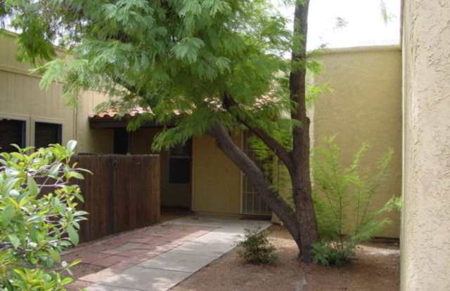 Super Northwest Location! Lovely spacious 3 bedroom, 2 bath home with large back yard photos photos