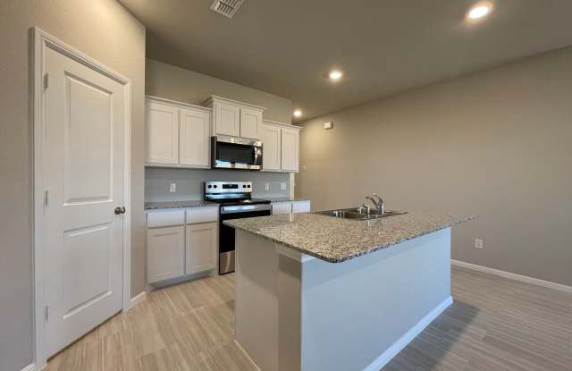 AVAILABLE NOW 3 BEDROOM 2 BATH HOME IN CLEBURNE Gallery 4