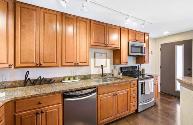Incredible 2 bedroom 1 bath Condo in West Washington Park Neighborhood Gallery 4