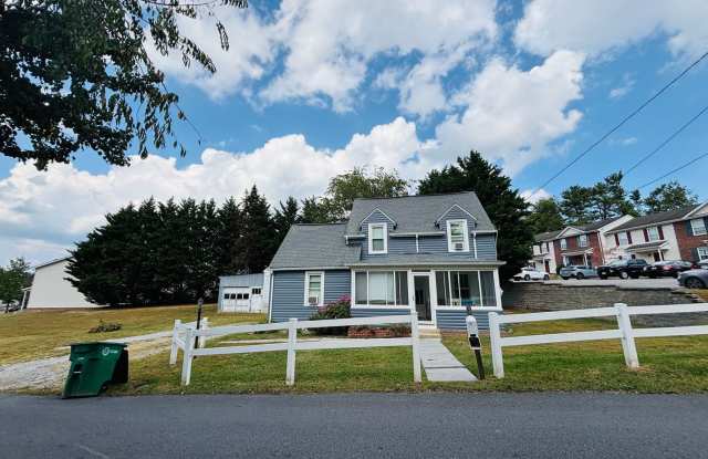 3 Bedroom 2 Bathroom house - 605 Republic Road, Christiansburg, VA 24073