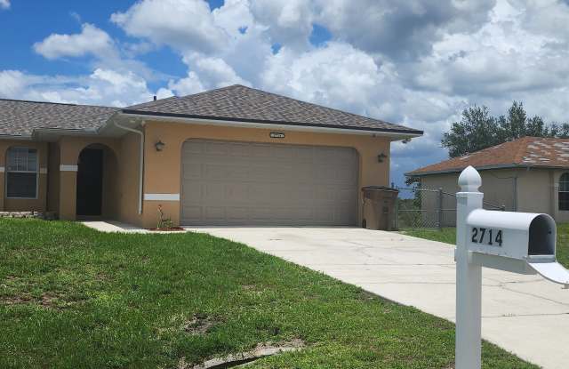 2714 69th St W photos photos