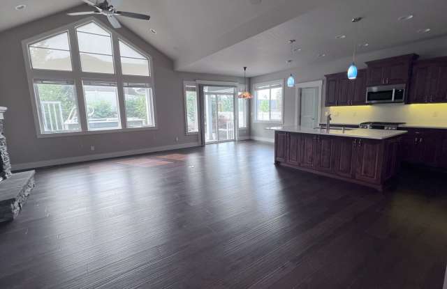 Beautiful Eagle Ridge Home - $500 off move in special! photos photos