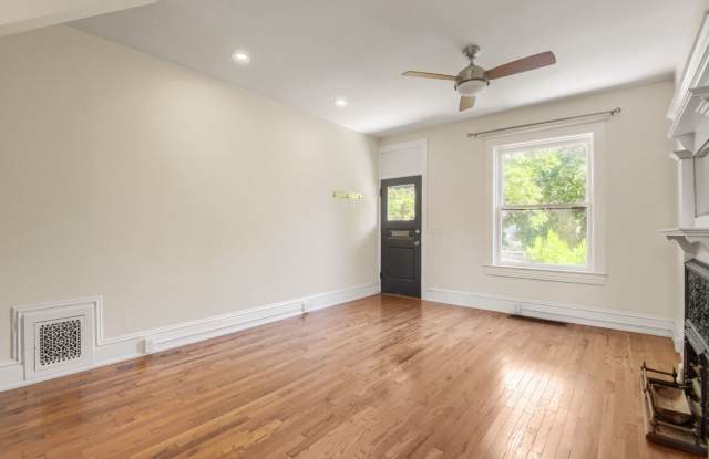 Price Lowered!  2 Bed / 2 Bath Townhome | Private Rooftop Patio + Detached Garage |  Central AC | Available NOW! Gallery 3