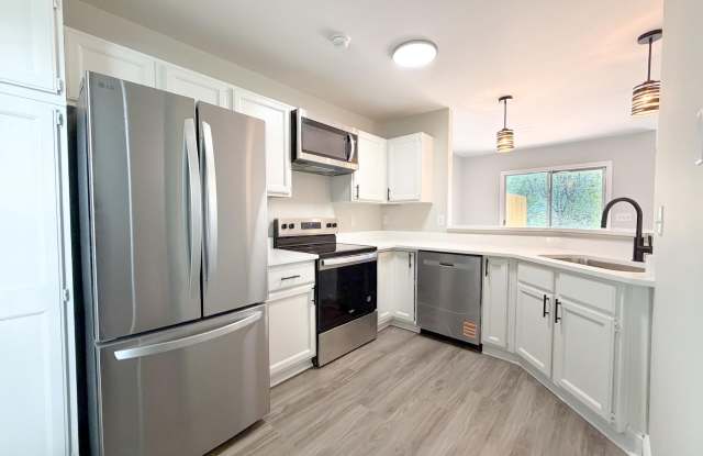 672 RIPPLEBROOK Drive Gallery 2