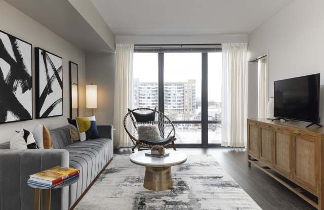 Solaire 8200 Dixon Gallery 4