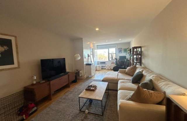 293 CENTRAL PARK WEST Gallery 3