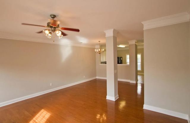 2 Bedroom 2.5 Bath Townhome-Hampton Forest Community Gallery 4