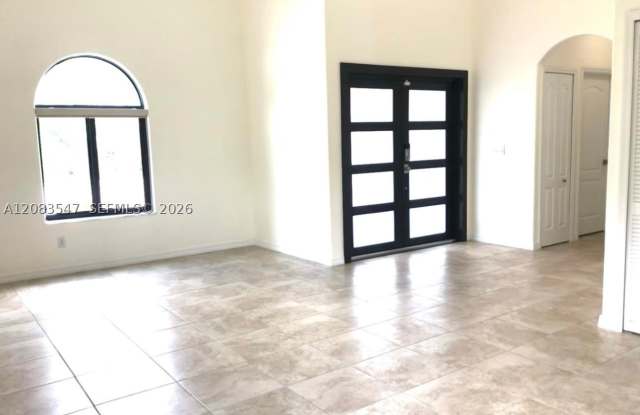 4400 SW 164th Path Gallery 3