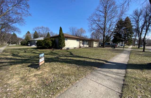 5 bed, 2 bath Single Family Home photos photos