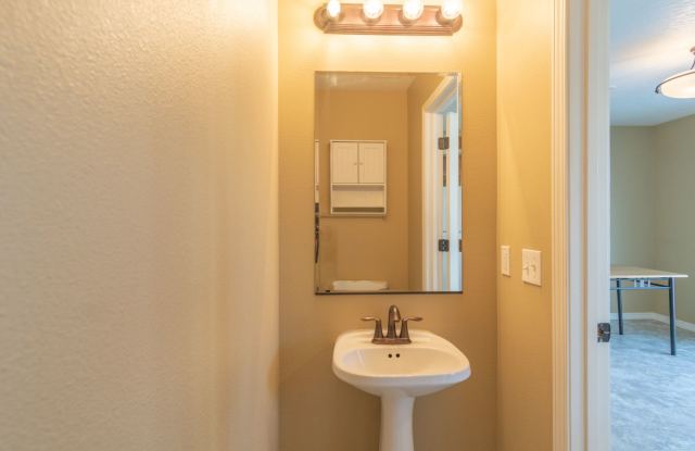 3 Bedroom, 2 bathroom townhouse on Sunnyside Hill! photos photos