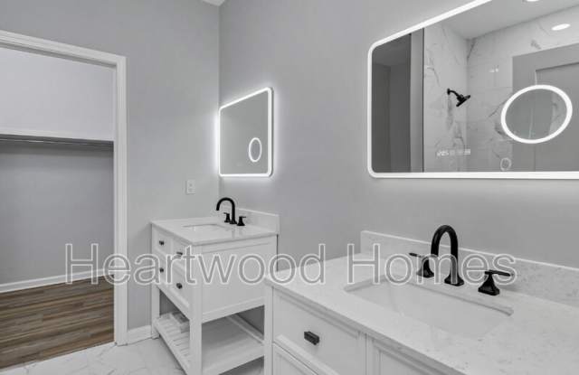 32 Roberson St Gallery 2