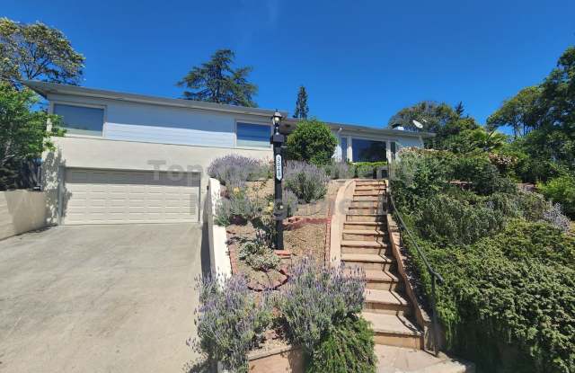 Charming 3 Bed, 2 Bath, 1,888 sqft House in Downtown Concord - Available 3/14 for lease! photos photos