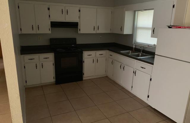 1307 Louis Ct Gallery 2