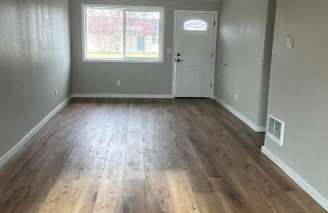 Single family home. 3 Bedroom,2 bathroom photos photos
