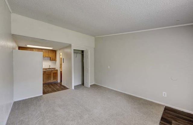 Pelican Pointe Apartments Gallery 3
