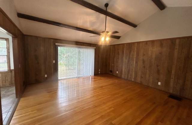 Southeast Columbia. Nice Single Family Home. $200 Off First Month's Rent Move In Special Gallery 3
