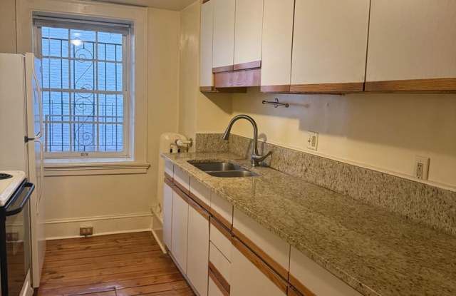 Charming apartment on Church St! Gallery 3