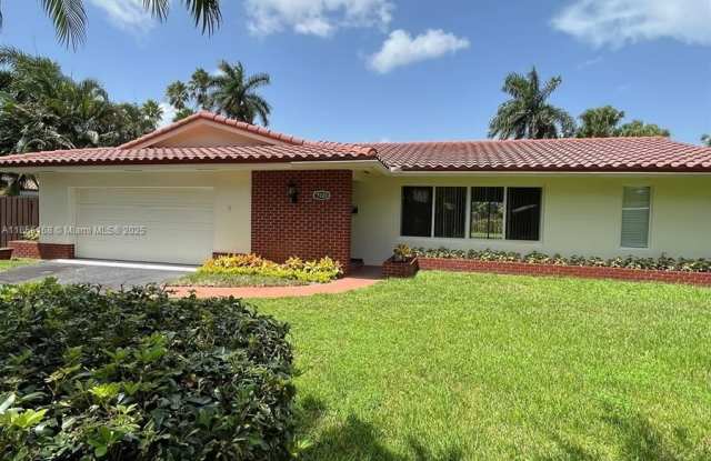 7321 SW 11th St - 7321 Southwest 11th Street, Plantation, FL 33324