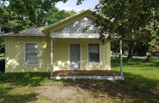1313 Martin St - 1313 Martin St, Pleasanton, TX 78064