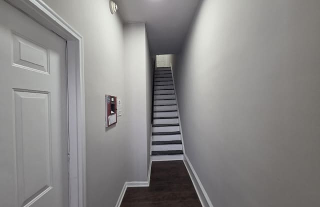509 E WASHINGTON Lane Gallery 3