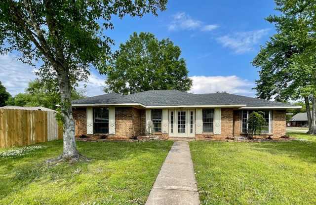Coming in April! Single Family Home with a POOL on the EAST side of Fort Smith!! photos photos