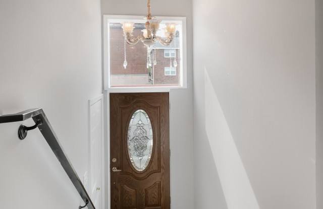 821 HOFFMAN PLACE Gallery 4