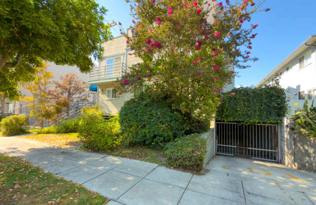 Spacious 2BR/2.5BA Condo with Private Patio in Glendale photos photos Spacious 2BR/2.5BA Condo with Private Patio in Glendale photos photos