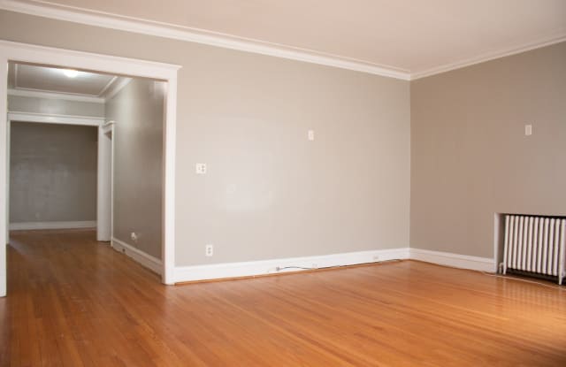 7027 North Ridge Boulevard Gallery 3