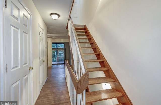 1502 FARSTA Court Gallery 3