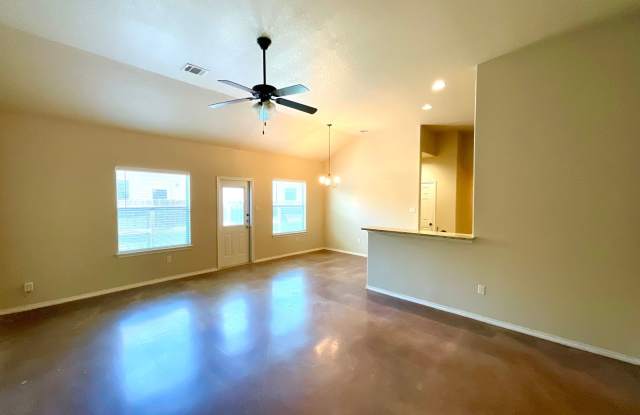 *MOVE IN SPECIAL* Spacious 3BR/2BA + 2-Car Garage in New Braunfels! Gallery 3