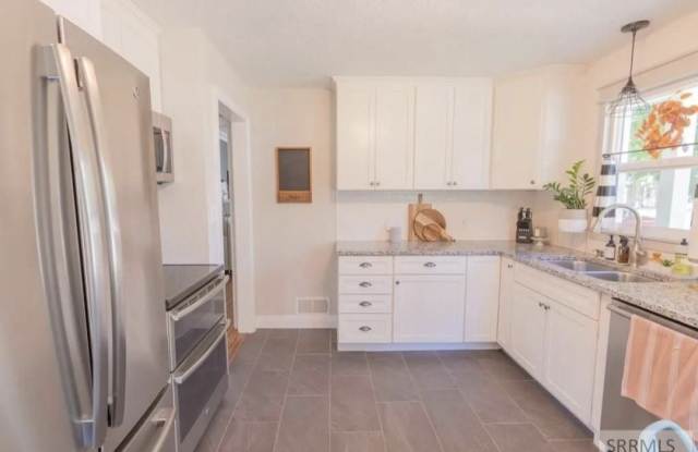 294 East 24th Street photos photos