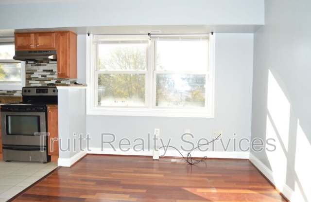 4820 C St SE - 4820 C Street Southeast, Washington, DC 20019