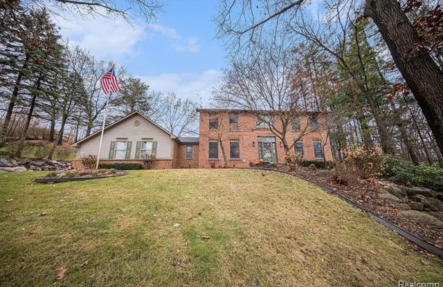 695 HERITAGE Drive - 695 Heritage Drive, Milford, MI 48381