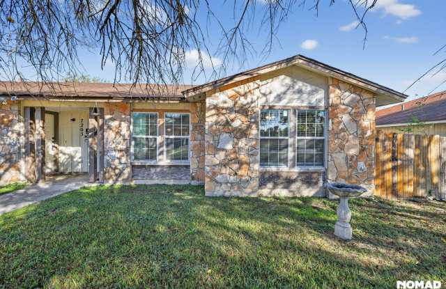 Modern 3BR Rental with Gated Yard, Garage & Prime San Antonio Location photos photos