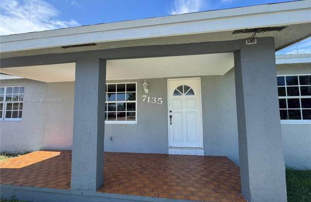 7135 SW 13th St photos photos