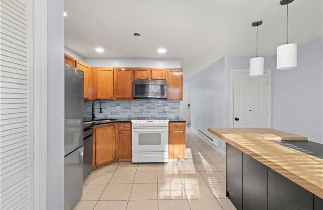 102 Dixon Street unit: 12 photos photos