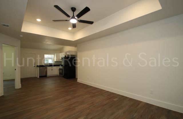Newly Renovated 2-Bedroom Duplex Gallery 4