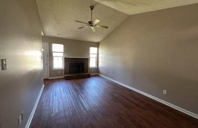 204 Live Oak Court Gallery 3