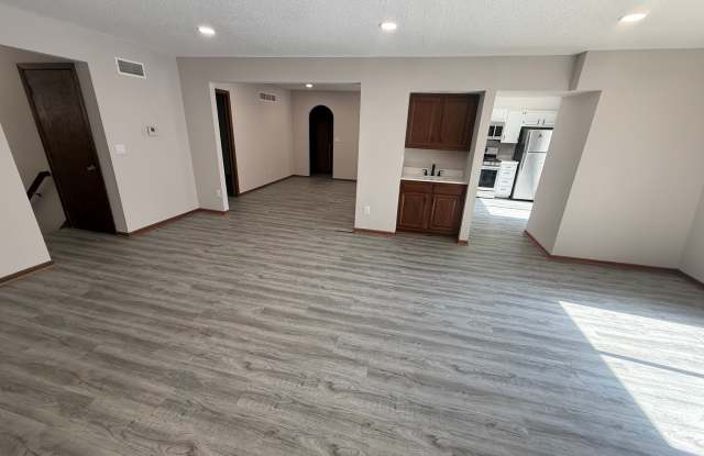 5540 Malibu Drive Gallery 3