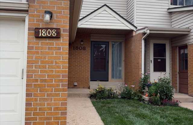 Updated Townhome Backing to Open Space in Prime Lafayette Location photos photos