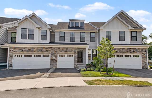 30 NE Cloverleaf Lane Gallery 1