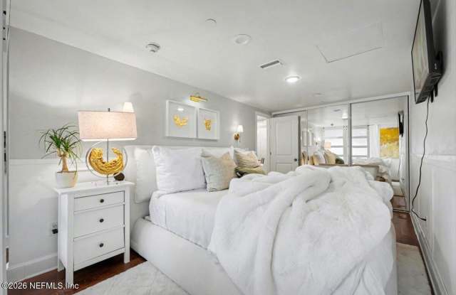 1561 Lancaster Ter Gallery 3