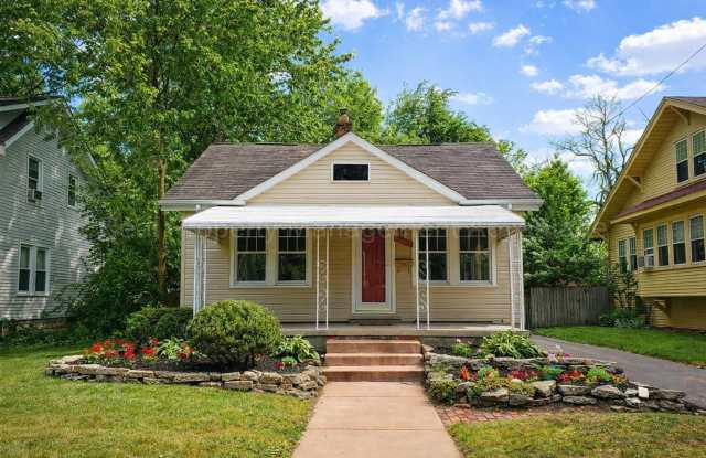 Updated Bungalow with Florida Room Near Downtown Ferndale photos photos