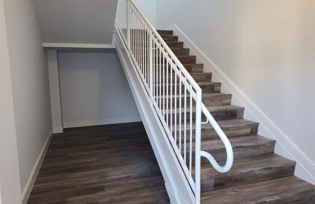 262 E Main Street unit: D Gallery 2