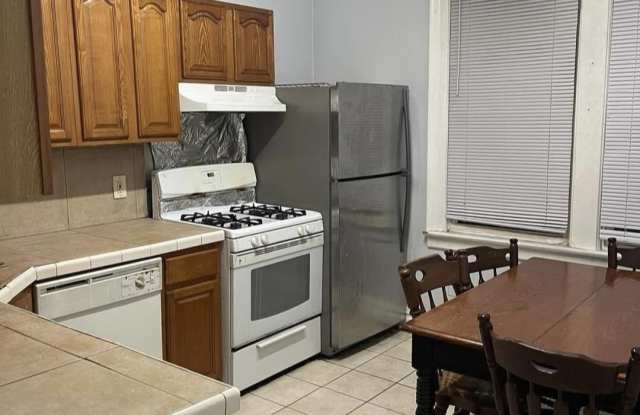 275 MANHATTAN AVE photos photos